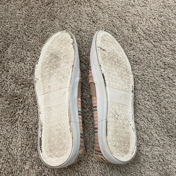 🎁 Slip on Shoes - Picture 5 of 6